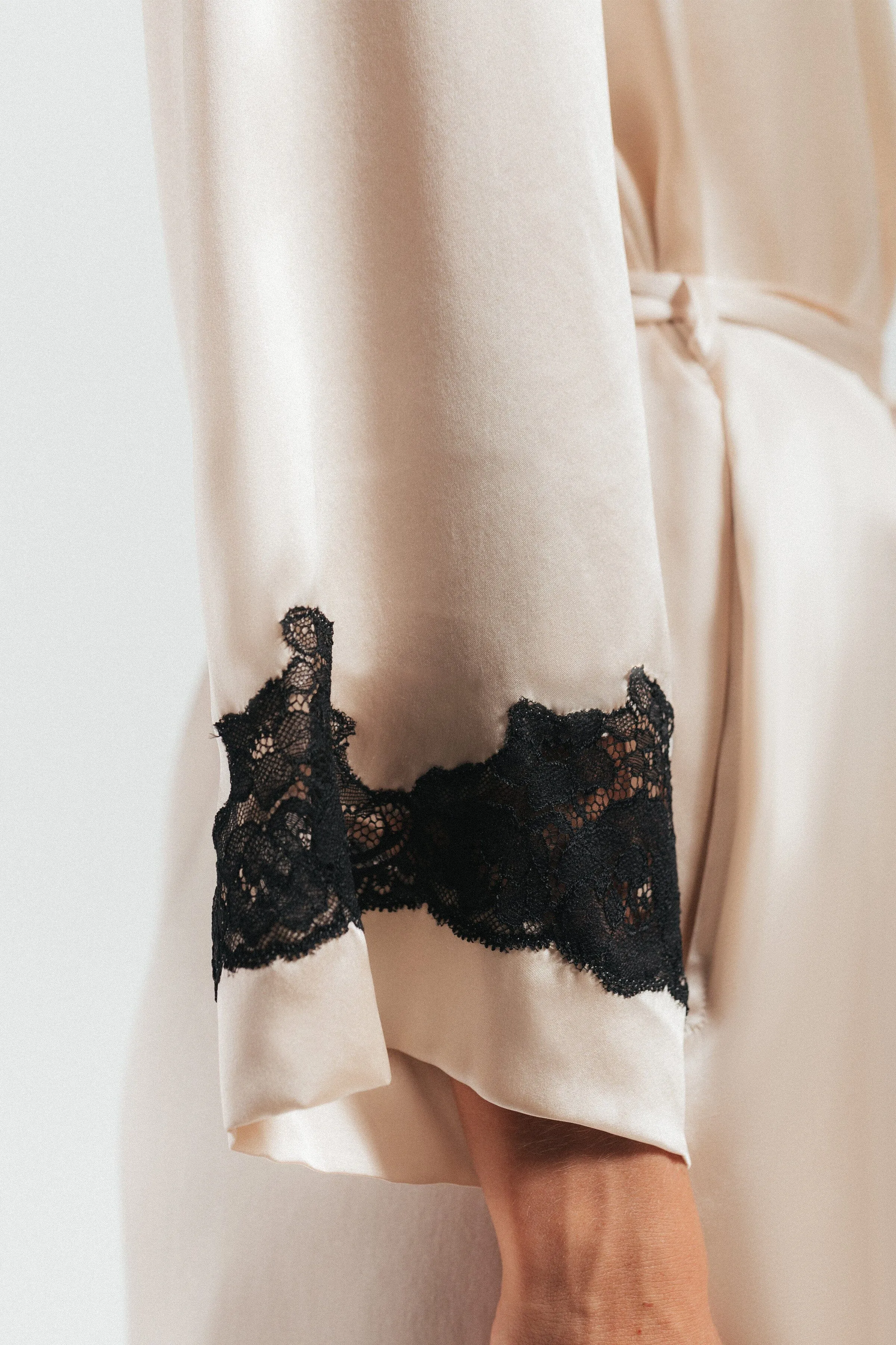 Morgan Iconic Short Silk Robe